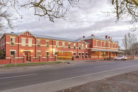 Lake Inn Ballarat - eAccommodation 1