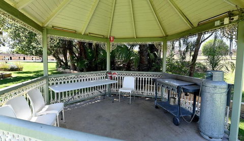 Burke & Wills Motor Inn - eAccommodation 1