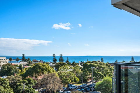 Anchorage Apartments Hampton - eAccommodation 1