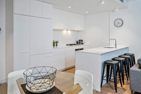 Anchorage Apartments Hampton - eAccommodation 11