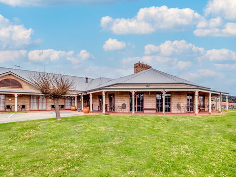 The Bowen Inn Motel - eAccommodation 0