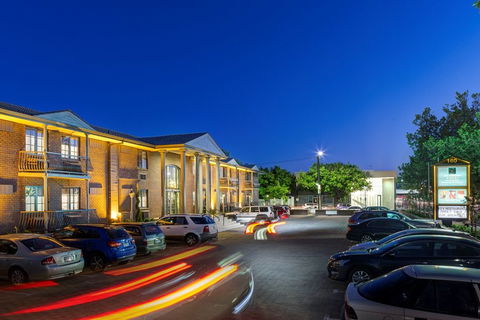Adelaide Inn - eAccommodation 0