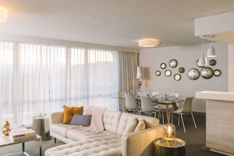 QT Canberra - eAccommodation 15