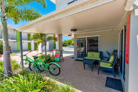 Mackay Oceanside Central Hotel - eAccommodation 1