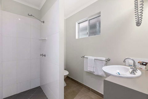 Econo Lodge Beachside - eAccommodation 16