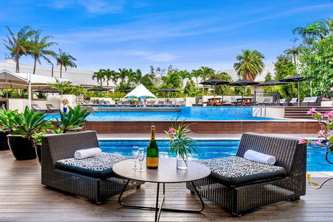 Shangri-La Hotel, The Marina - eAccommodation 6