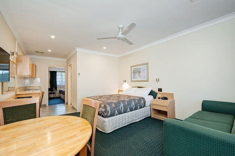 Colonial Terrace Motor Inn - eAccommodation 1