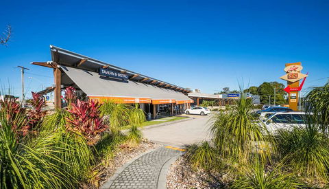 Nightcap at Golden Beach Tavern - eAccommodation 1