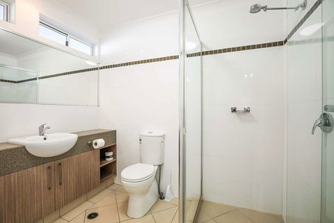 Nightcap at Golden Beach Tavern - eAccommodation 3