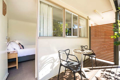 Nightcap at Golden Beach Tavern - eAccommodation 4