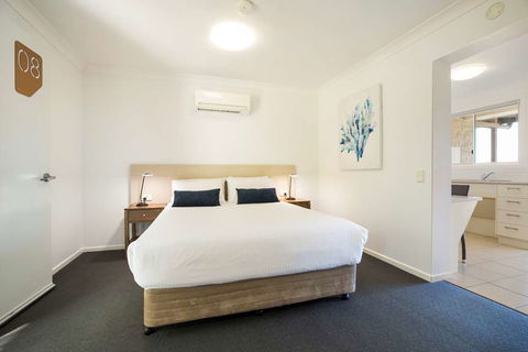 Nightcap at Golden Beach Tavern - eAccommodation 5