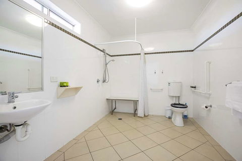 Nightcap at Golden Beach Tavern - eAccommodation 7