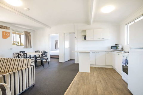 Nightcap at Golden Beach Tavern - eAccommodation 8