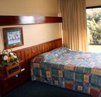 Village Family Motor Inn - eAccommodation