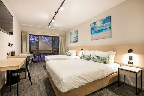 Kawana Waters Hotel by NightCap - eAccommodation 2