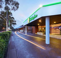 Holiday Inn Warwick Farm - eAccommodation