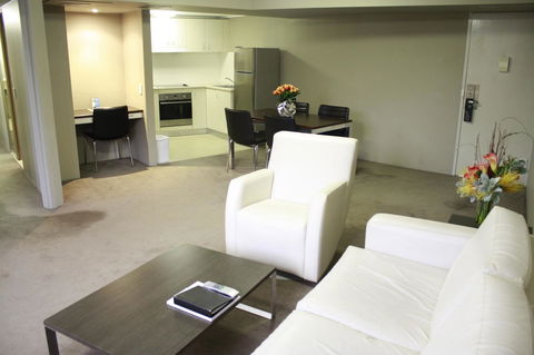 Pavilion On Northbourne - eAccommodation 14