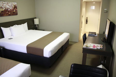 Pavilion On Northbourne - eAccommodation 36