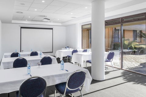 Garden City Hotel, Best Western Signature Collection - eAccommodation 21