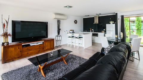 Lure Bed And Breakfast - eAccommodation 0