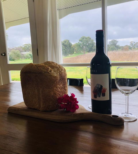 The Lake House Retreat - eAccommodation 12