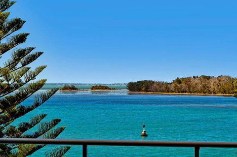 Lakeside Waterfront Apartment The Entrance - eAccommodation 34