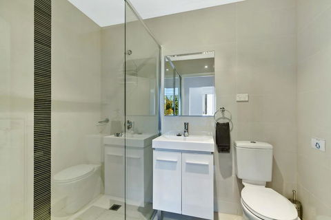 Lakeside Waterfront Apartment The Entrance - eAccommodation 11