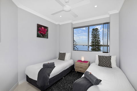 Lakeside Waterfront Apartment The Entrance - eAccommodation 9