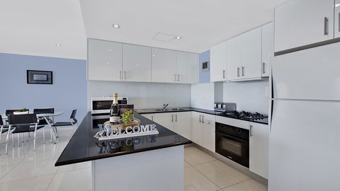 Lakeside Waterfront Apartment The Entrance - eAccommodation 1