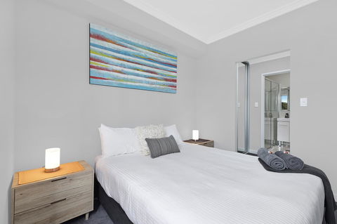 Lakeside Waterfront Apartment The Entrance - eAccommodation 8