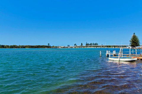 Lakeside Waterfront Apartment The Entrance - eAccommodation 35