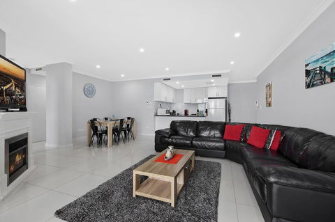 Lakeside Waterfront Apartment The Entrance - eAccommodation 4