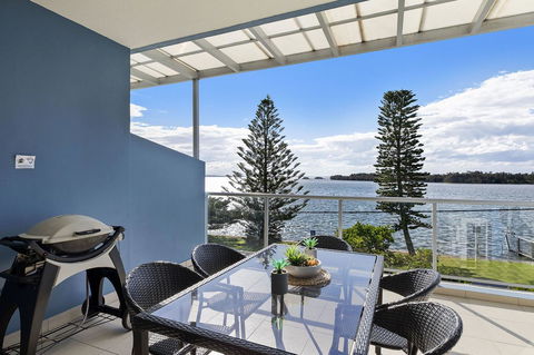 Lakeside Waterfront Apartment The Entrance - eAccommodation 30