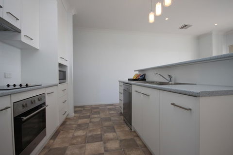 Wallaroo Marina Apartments - eAccommodation 24