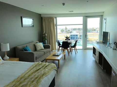 Ocean View Luxury Apartment & Suite - eAccommodation 24