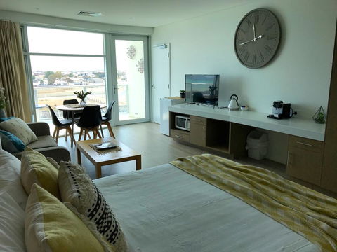 Ocean View Luxury Apartment & Suite - eAccommodation 13