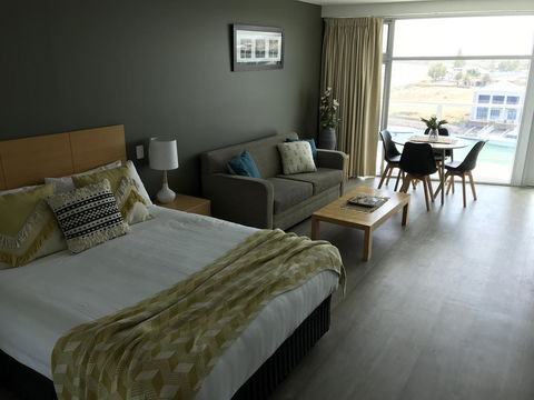 Ocean View Luxury Apartment & Suite - eAccommodation 25