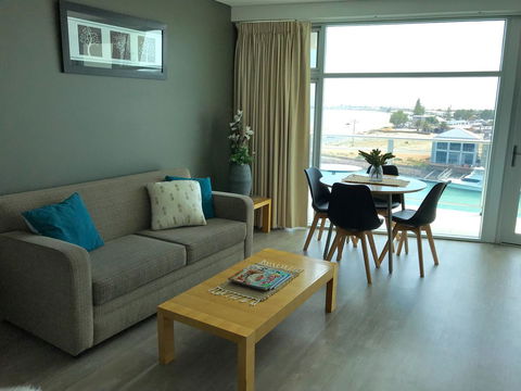 Ocean View Luxury Apartment & Suite - eAccommodation 11