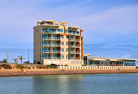 Wallaroo Marina Waterfront Luxe Apartment - eAccommodation 24