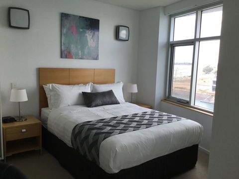 Wallaroo Marina Waterfront Luxe Apartment - eAccommodation 14