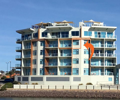 Wallaroo Marina Waterfront Luxe Apartment - eAccommodation 0