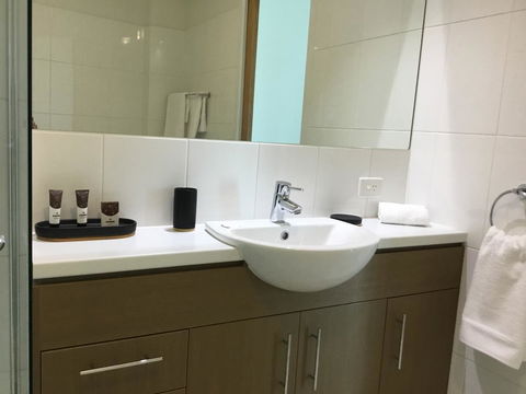 Wallaroo Marina Waterfront Luxe Apartment - eAccommodation 18