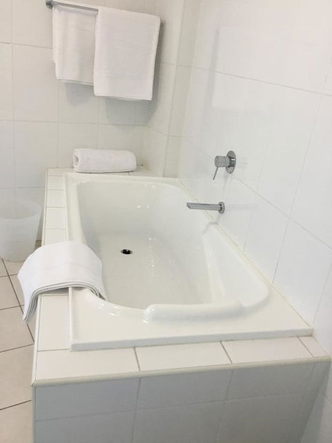 Wallaroo Marina Waterfront Luxe Apartment - eAccommodation 20