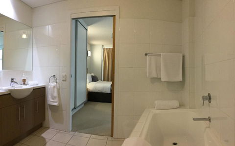 Wallaroo Marina Waterfront Luxe Apartment - eAccommodation 16