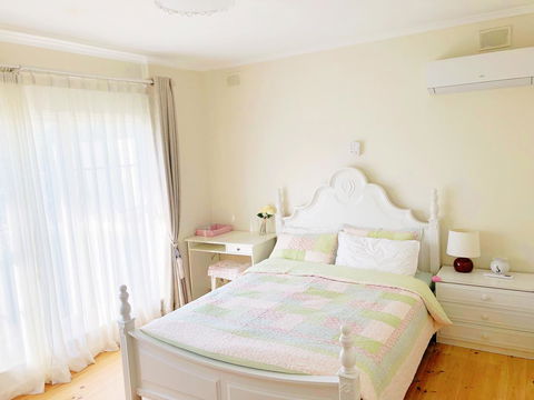 Beautiful Garden House - eAccommodation 10