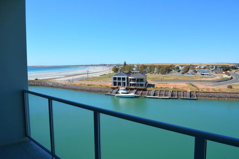 Wallaroo Marina Luxury Apartment - eAccommodation 6
