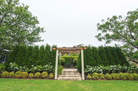 S T U D I O 22 Peaceful Retreat With Garden Views - eAccommodation 10