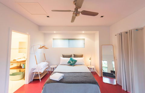 S T U D I O 22 Peaceful Retreat With Garden Views - eAccommodation 3