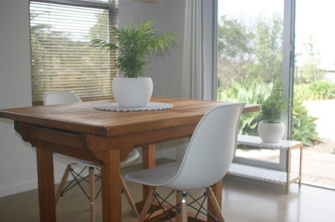 S T U D I O 22 Peaceful Retreat With Garden Views - eAccommodation 9