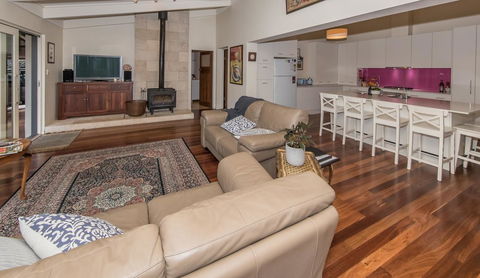 The Tudor House - eAccommodation 5